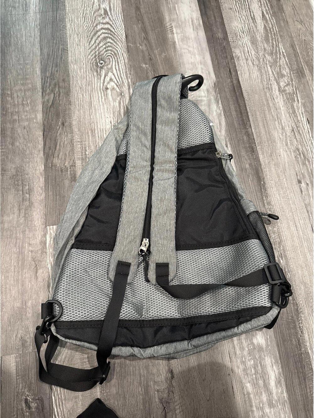 One Should Backpack - Picture 2 of 5